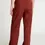 Thumbnail: Le pantalon marron en lin pour femme est l'élément essentiel de toute garde-robe chic et décontractée.