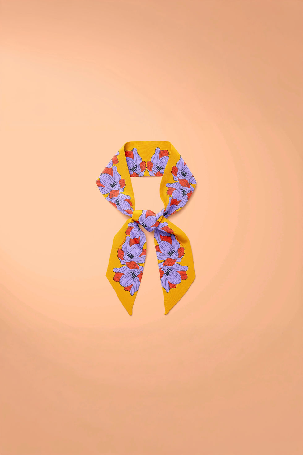 Miniature : Découvrez notre Twilly, un petit foulard en twill 100 % soie qui apporte style et polyvalence à votre garde-robe.