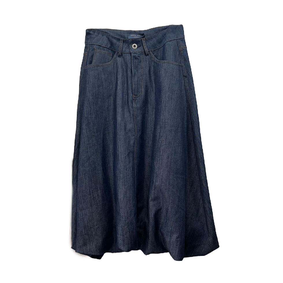 Cette jupe en jean boule est parfaite pour apporter une touche de style décontracté à votre garde-robe.