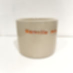 Le pot "Marseille mon amour" est un accessoire de cuisine parfait pour vos sauces préférées ou pour ajouter une touche déco