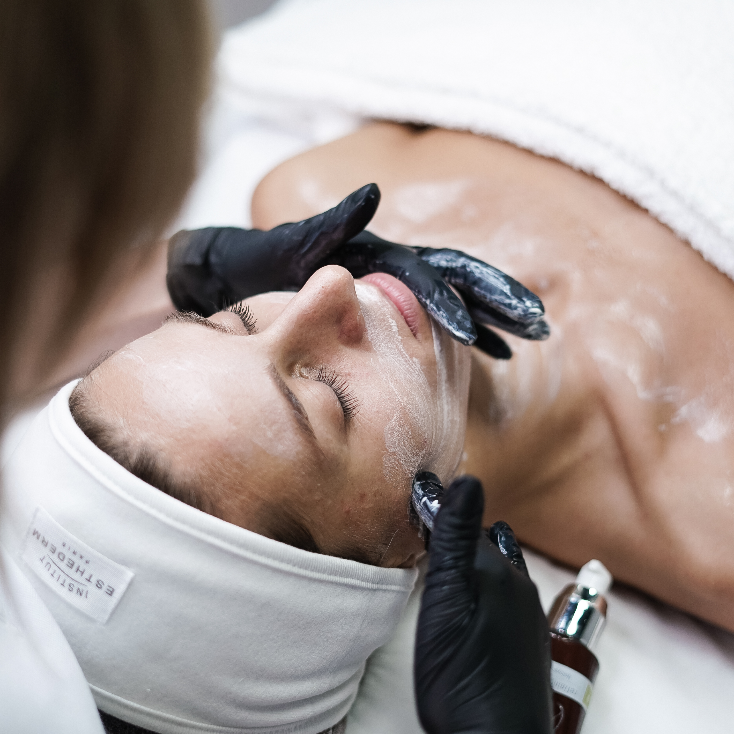 Be a complete professional with our Advanced Facial Aesthetics Course