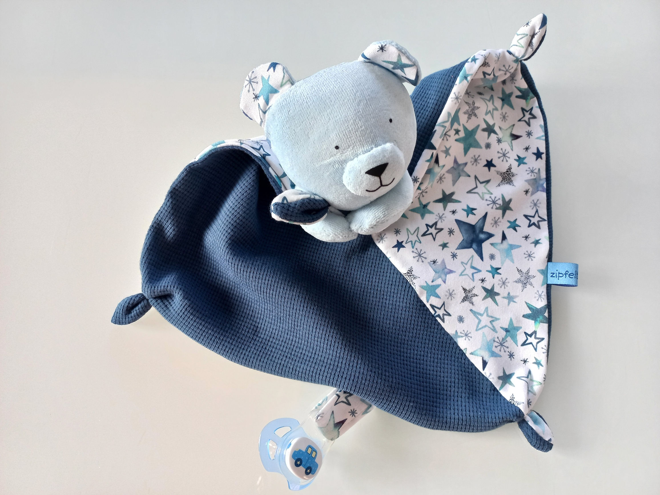 Zipfeltuch Bär mit Sternen blau