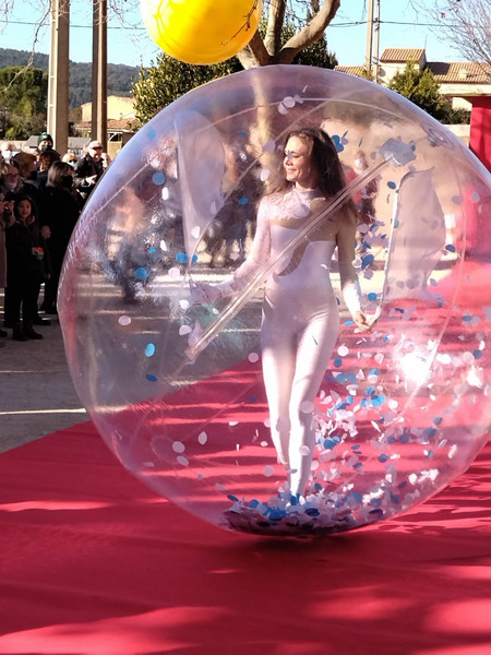 Bulle de déambulation, animation artistique, visuel, performance, provence alpes cote d'azur, Tatiana Thomas