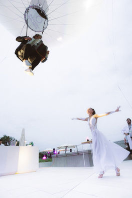 performance aérienne sous ballon hélium, Moon music