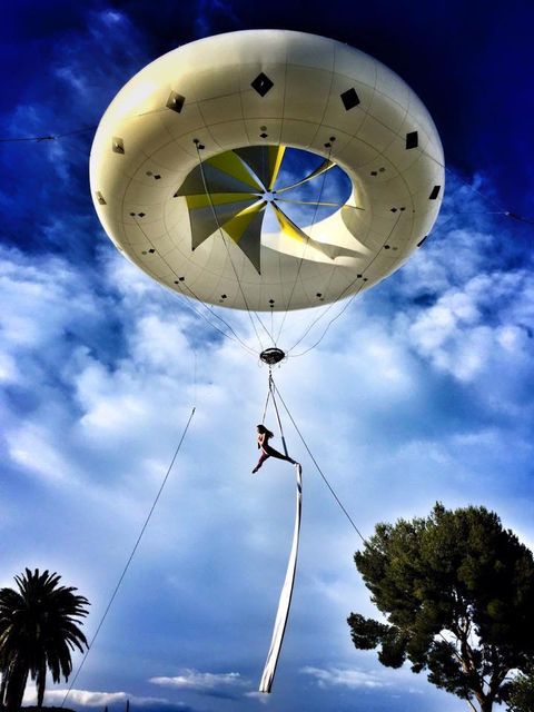 Tissu aérienn sous ballon hélium, prestation haut de gamme, exceptionnelle, mariage et évènement