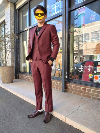 成人式オーダースリーピース
イタリア製　BIELLESI
艶のあるエンジ❣
華やかさのある逸品❣