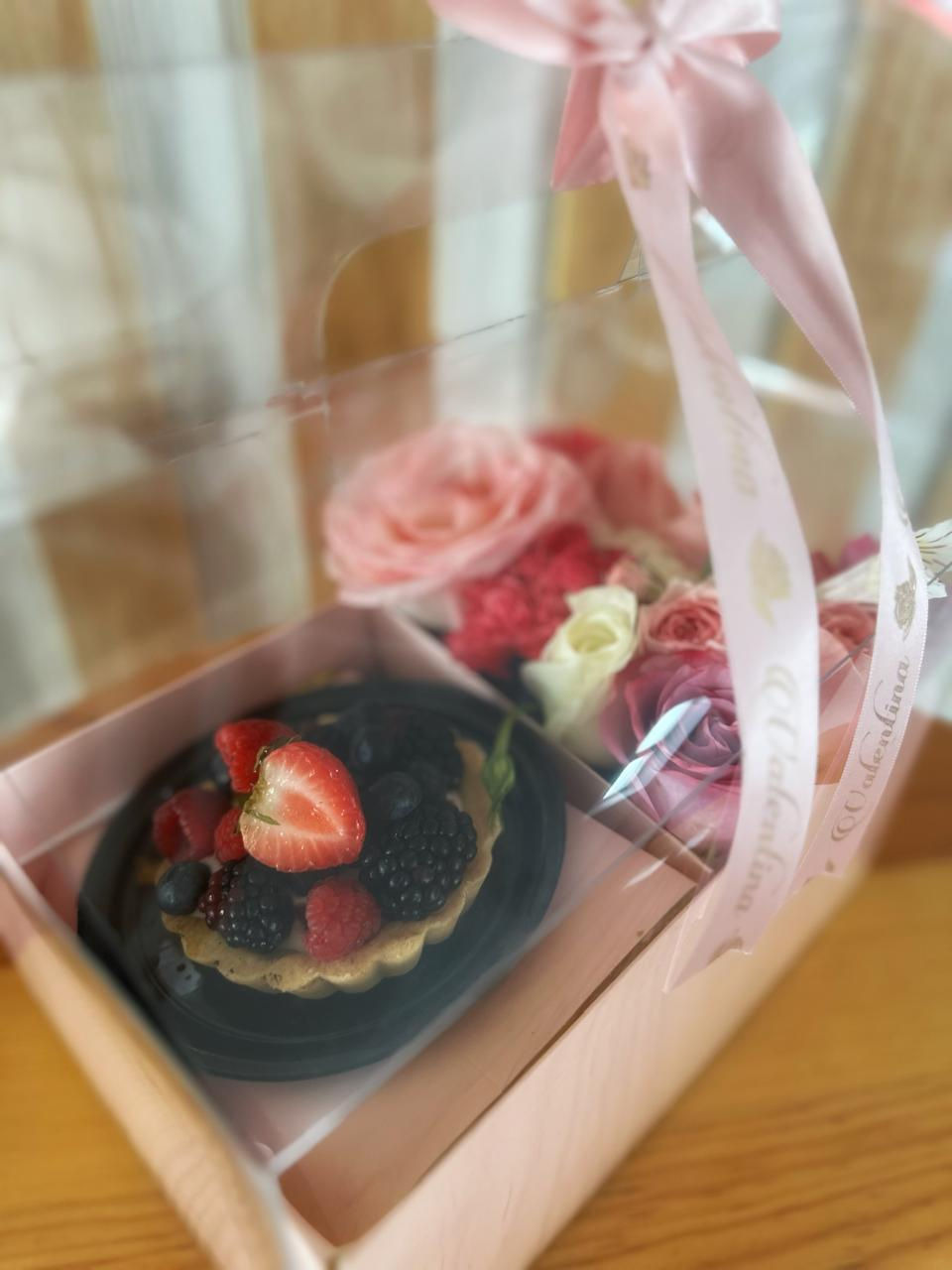 Miniatura: box acetato con mix floral y tarta de frutos