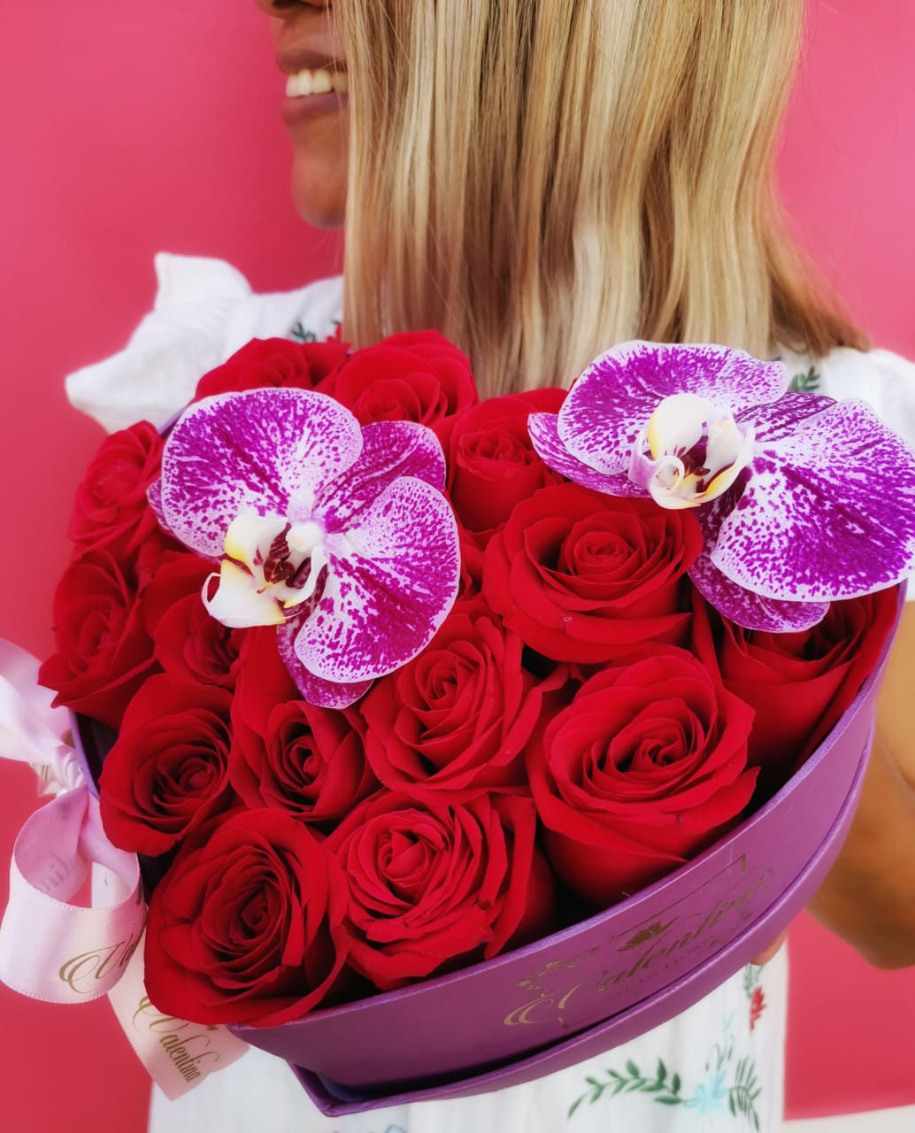 arreglo floral tipo corazón con rosas
