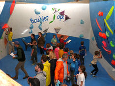 Preteky v boulderingu, v lezení bez lana