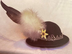 Klobúky rôznych tvarov. Čo ste (ne)vedeli o odvekej pokrývke hlavy?