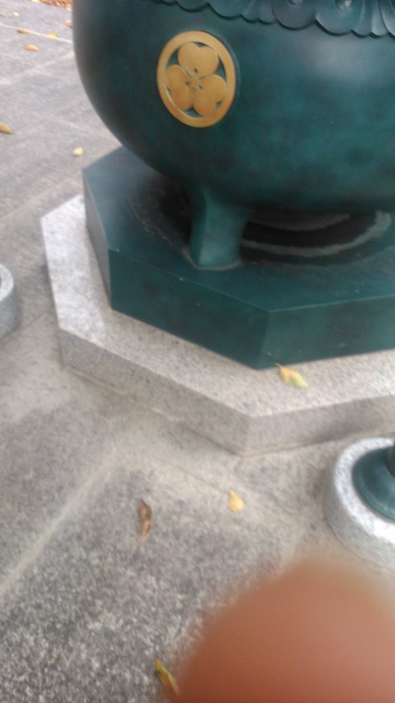 注意!!進入墓園請帶著莊重的心,請勿在裡面嘻笑玩耍,給亡者一個尊重的空間)