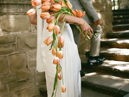 ramo de novia de tulipanes color melocotón