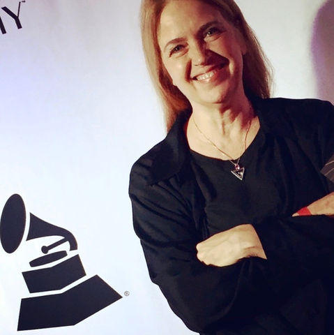 Ein Auftritt auf dem roten Teppich für Madhavi Devi bei einer Grammy-Veranstaltung der Recording Academy in Austin, Texas.