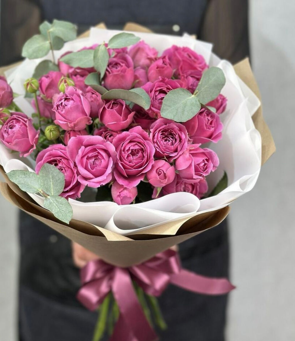 Прев'ю: Букет з піоновидних кущових троянд