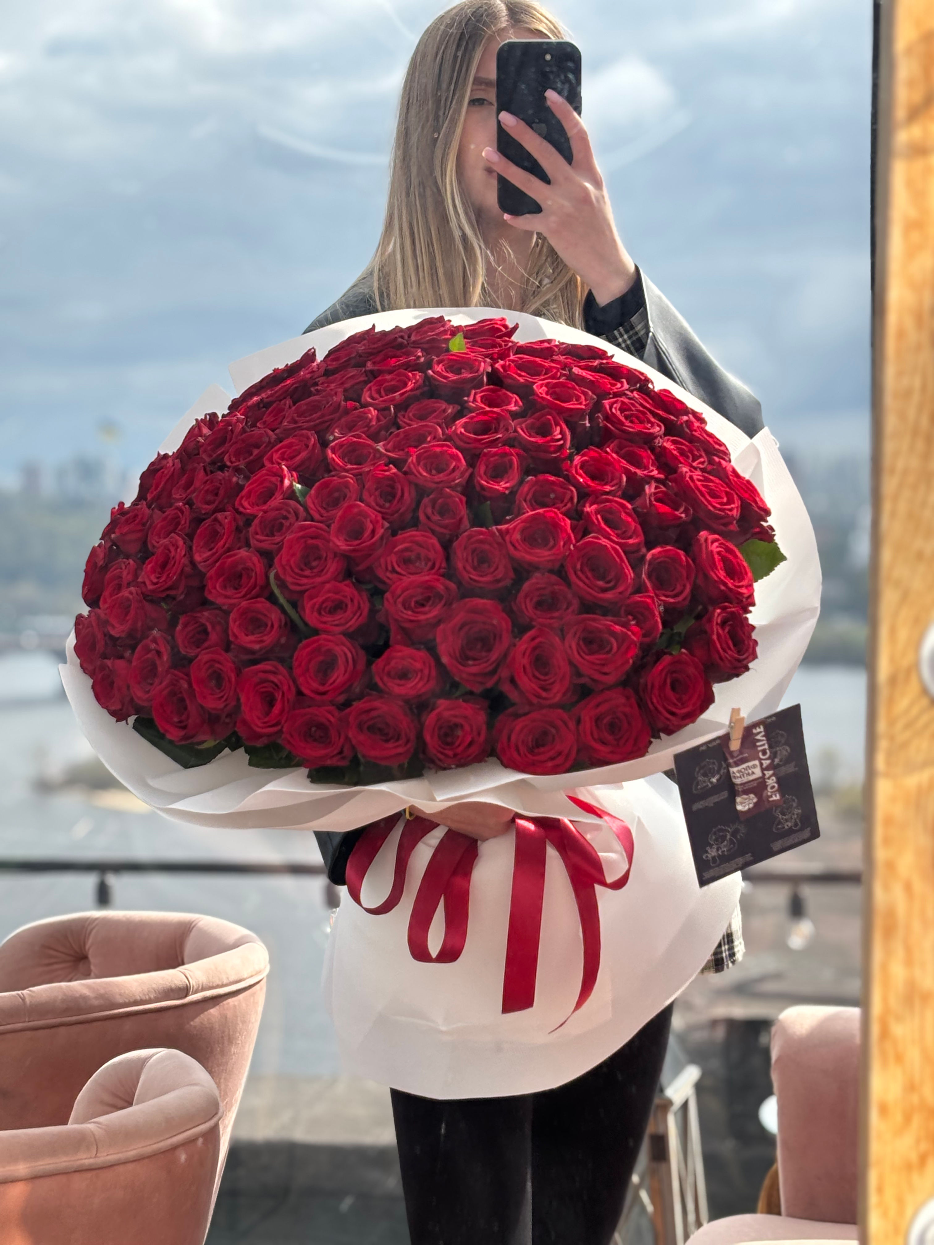 Букет з 101 троянди червоної (70 см)