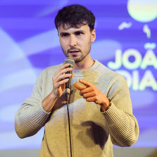 Cursos com formação certificada. Curso de stand up comedy