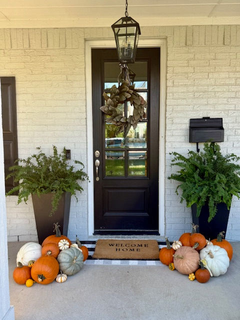 A well-appointed, perfectly balanced and charming entryway in Dallas, Texas designed with love by My Front Porch.