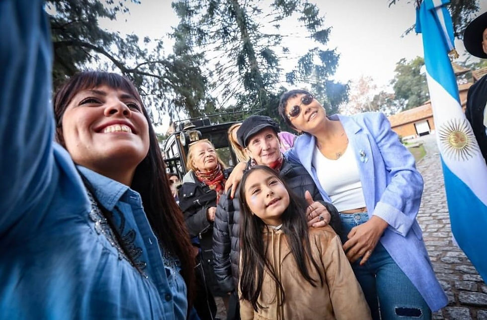 Mayra y Eva Mieri encabezaron la Peña 360 por el 210º aniversario de la Declaración de la Independencia Argentina
