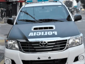 Lo fueron a detener por un crimen y enfrentó a la policía con un escudo humano: la víctima fue herida