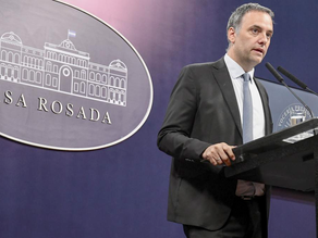 Adorni criticó a la CGT por el paro: "Está del lado equivocado de la historia"