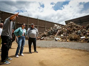 Mayra recorrió la empresa Metal Solver y dialogó con sus autoridades y trabajadores
