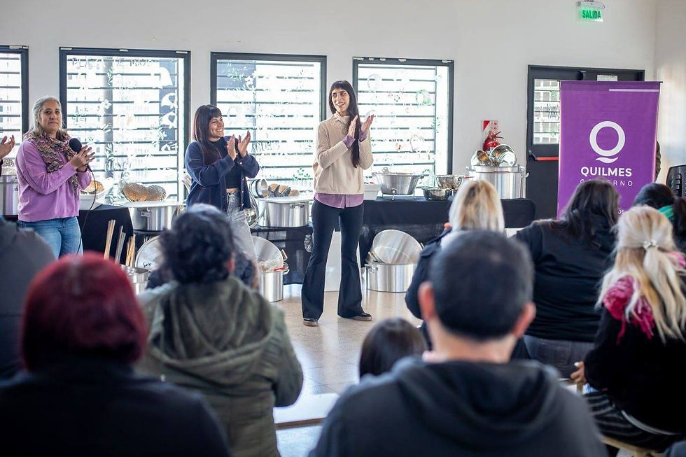 El municipio entregó equipamiento a puntos solidarios en el Centro Comunitario Novak de Quilmes Oeste