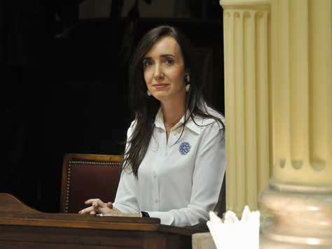 Victoria Villarruel envió una corona de flores al funeral del Indio Solari y buscó diferenciarse del Gobierno