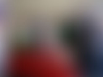 Día de la Eliminación de la violencia contra las Mujeres: Mayra en la colocación de un "Banco Rojo"