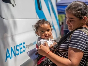 Asignaciones familiares: oficializan aumento del 2,40% para los montos a cobrar en abril