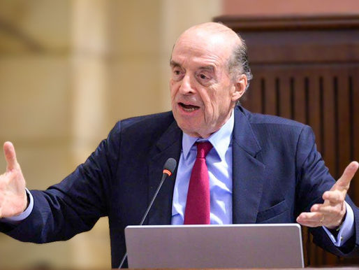 Fiscalía imputa al exministro Álvaro Leyva por presunto prevaricato