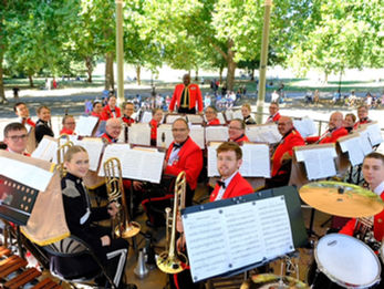 The Band of the Mercian Regiment perform in Hyde Park, with support from Richardson