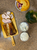 Sunday-Style Pork Loin Dinner
A cozy pre-order meal with roast pork loin, seasonal vegetables, and a slice of homemade pie for dessert. Simple, comforting, and made for days when you want something homemade without doing the whole thing yourself.