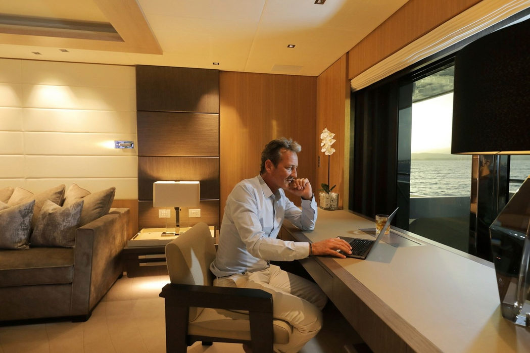Private lounge and workspace onboard Artisan superyacht, ideal for long luxury charters with Navélia Yacht Charter St Tropez