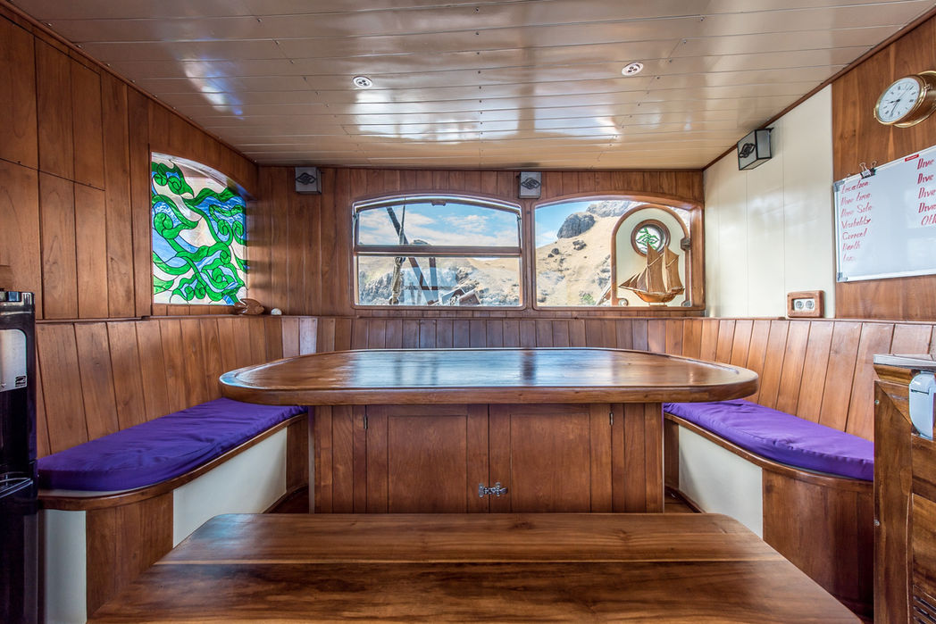 Indoor dining salon onboard Carpe Diem Phinisi luxury yacht chartered in Komodo by Navélia Yacht Charters Indonesia.