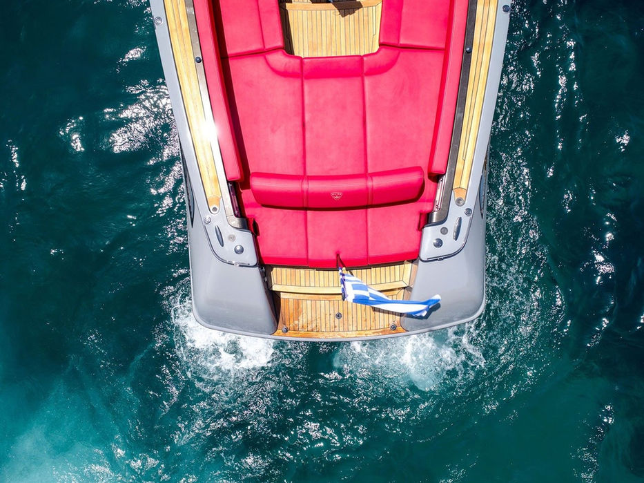 Rear platform of the Curve 38 during a Monaco yacht charter