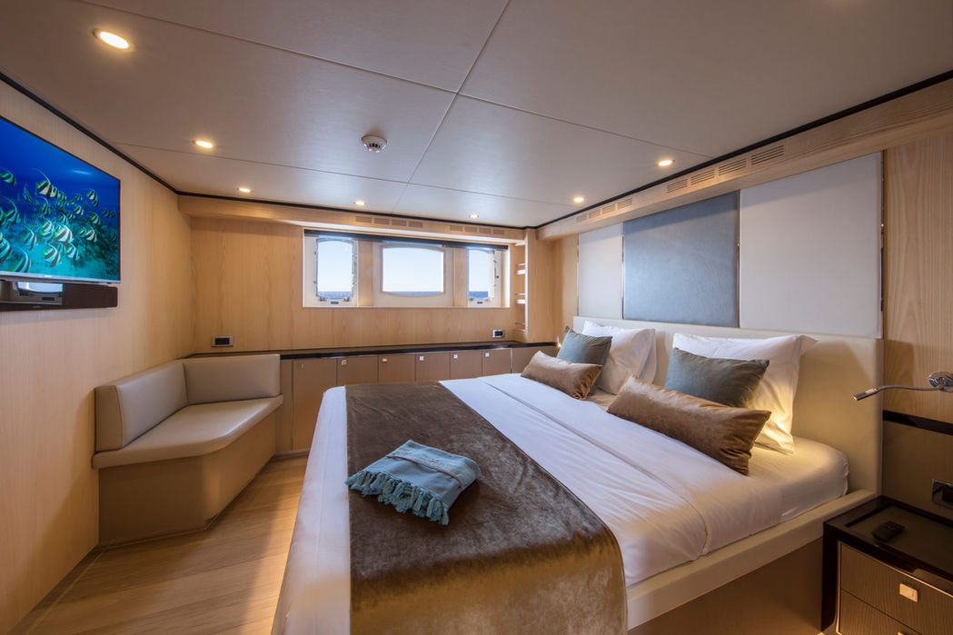 Twin cabin on Sea Story yacht prepared for overnight French Riviera charters