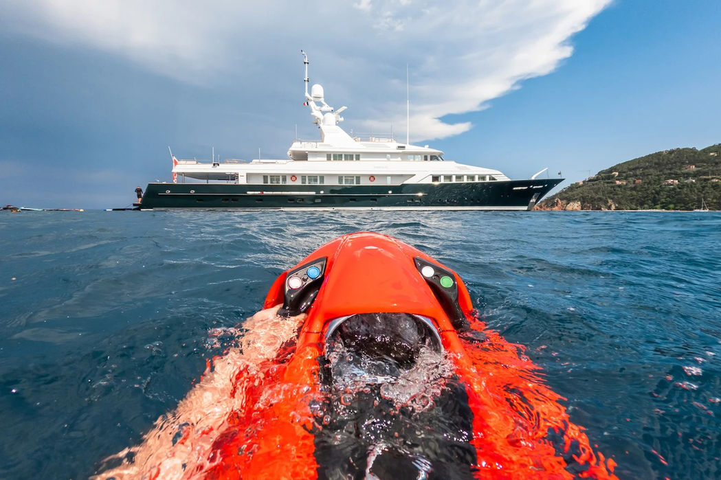 Emerald yacht charter Monaco by Navélia, tender ride view