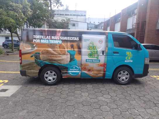 Rotulación de vehículos comerciales para distribución de productos en Guatemala.