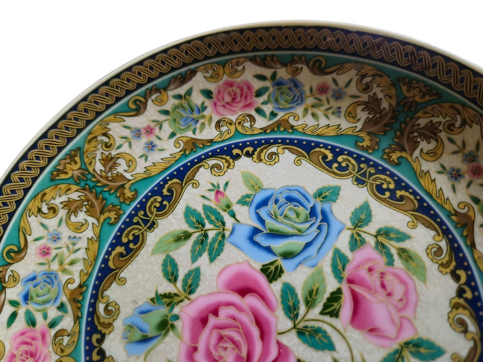 Thumbnail: Japanese display plate by Maru Gaku