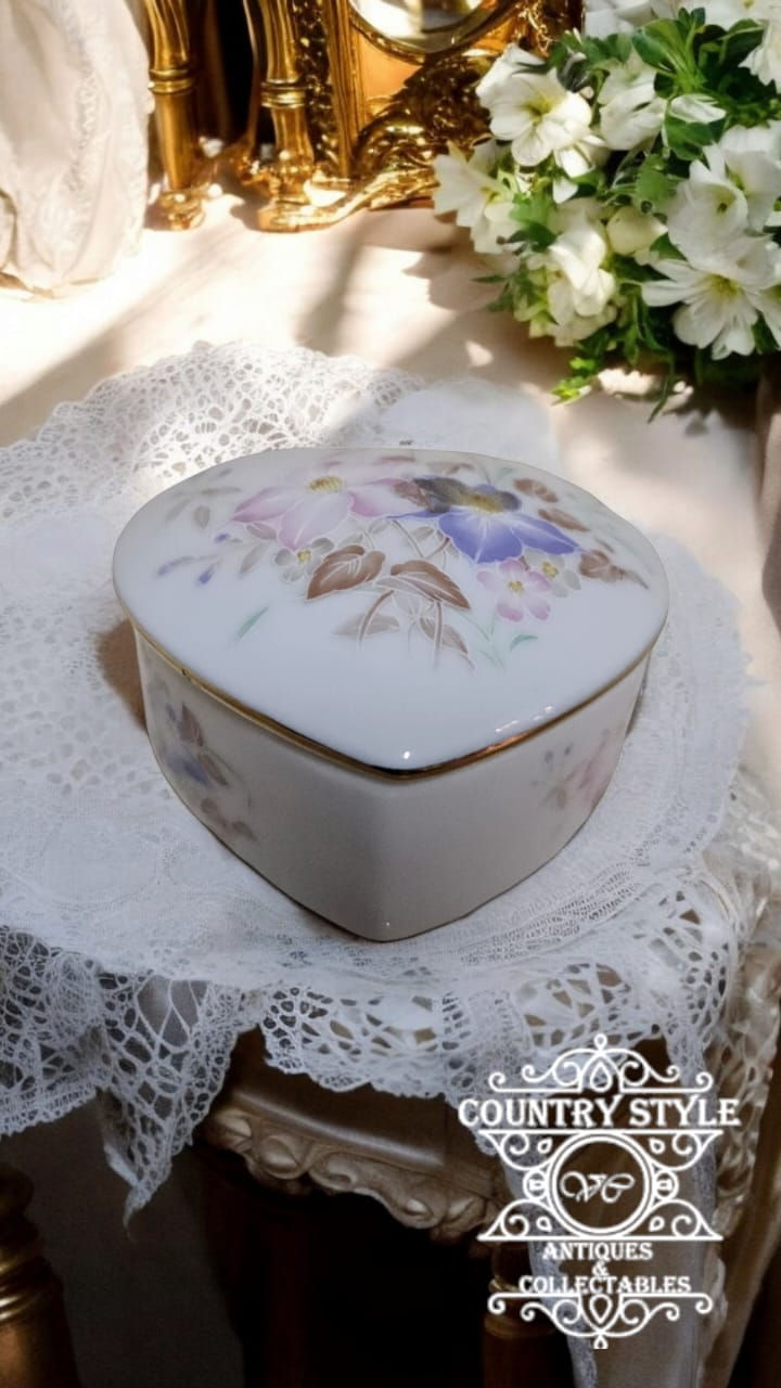 Thumbnail: Porcelain Ring/Trinket Box