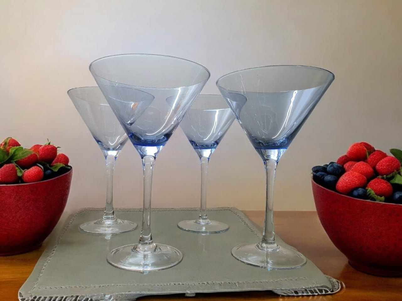 Set of 4 Martini Glasses with a shade of Blue 18x12cm