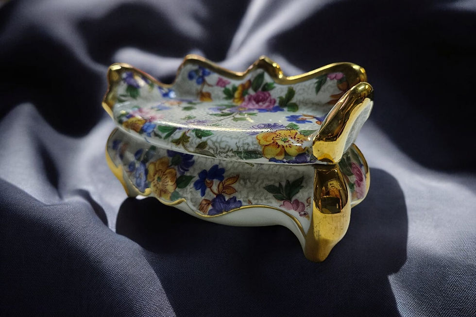 Thumbnail: Limoges trinket box sofa
