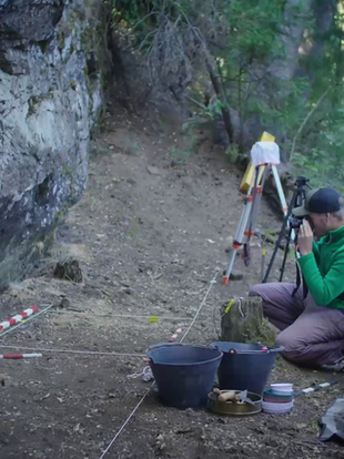 El Grupo de Arqueología Bariloche de IIDYPCA (UNRN CONICET) en el sitio de excavación Lago Moreno