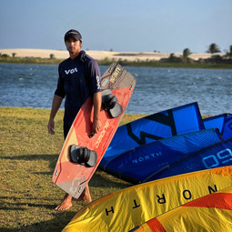 kitesurfer front the lagoon with grass and your equipment