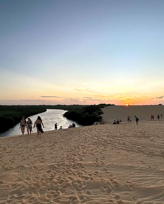 Dunas e rio aracatiaçú entre a vila de Icaraizinho e Moitas