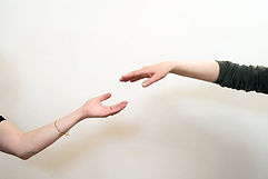 Begleitung an die Hand nehmen