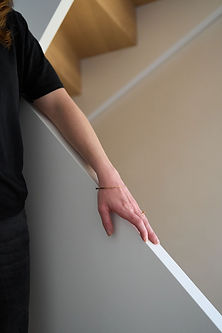 Hand am Geländer Bewegung