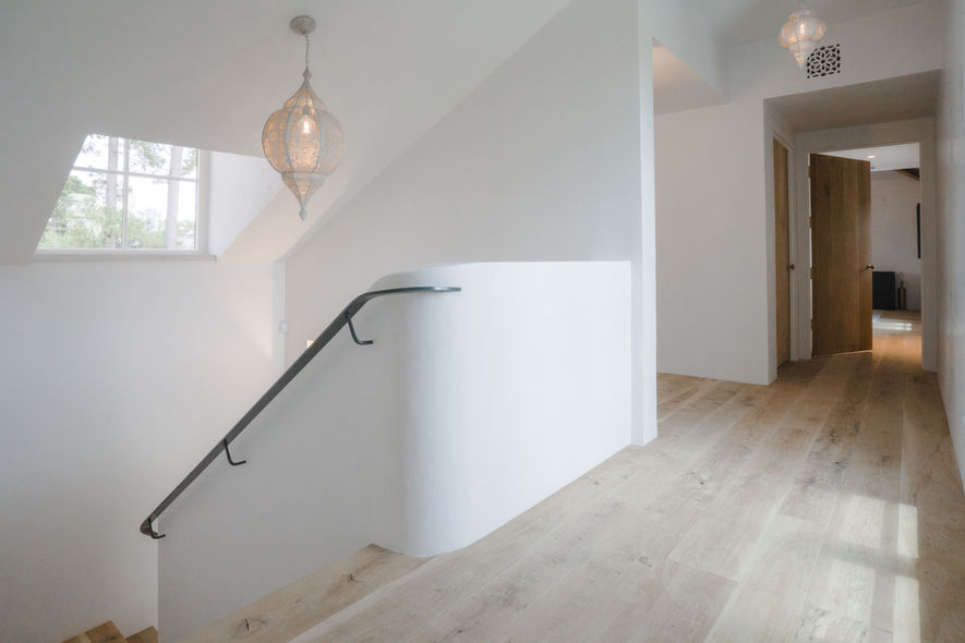 Natural Face Wide Plank flooring in Texas Post White Oak. Thoughtfully sourced and American made luxury wood flooring. Custom made to order for luxury home build.