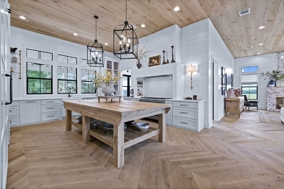 Wide plank luxury white oak flooring offered in Natural Face texture. Natural face wide plank white oak flooring for luxury home interiors, architects, interior designers and affluent home owners.