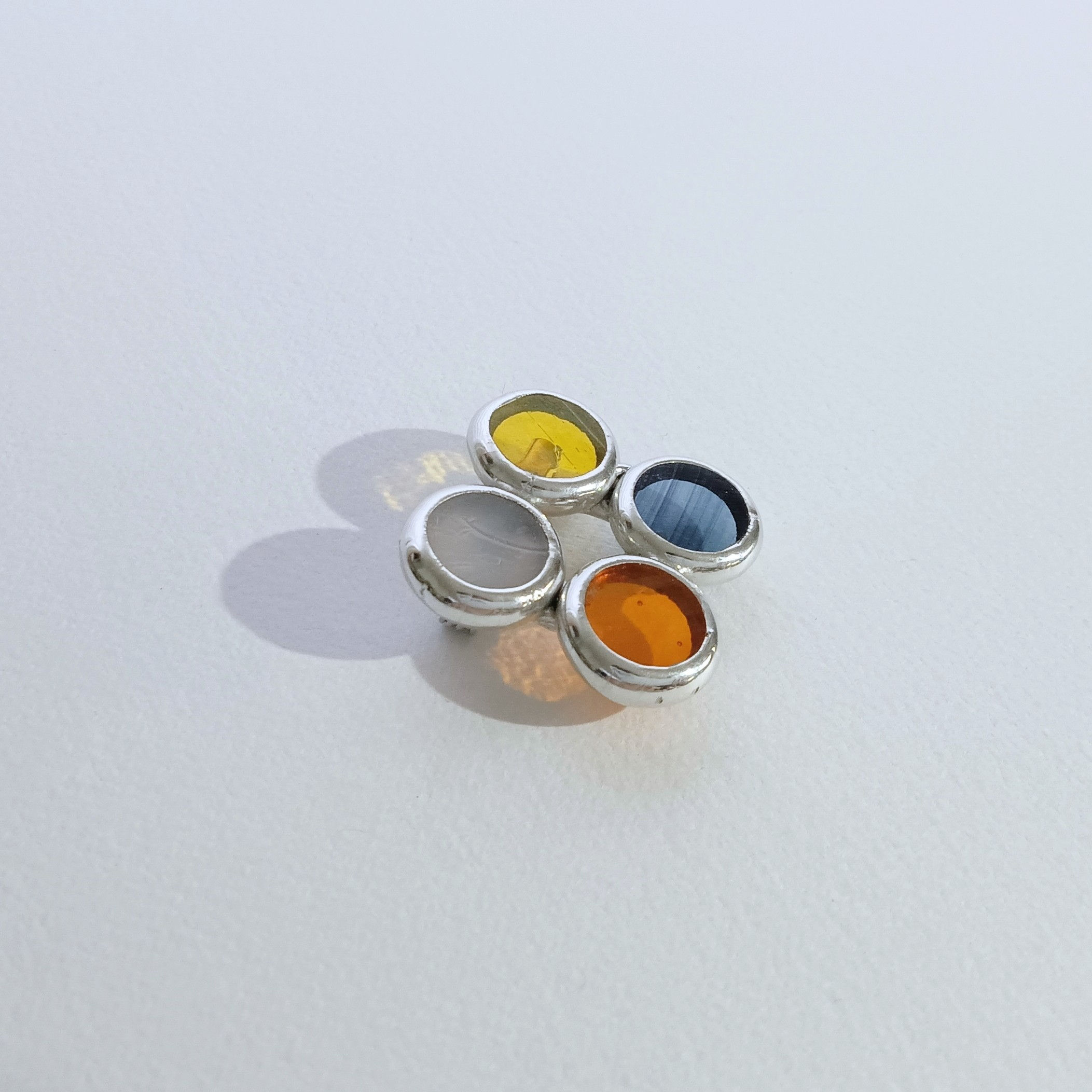 ［ 心珠 : cocorodama ］ブローチ　yellow & orange